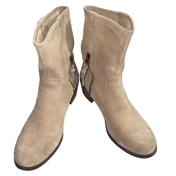 UGG Briar suede leather boots. Color is Sugar alone tan. Size 10 GUC - Picture 6 of 16